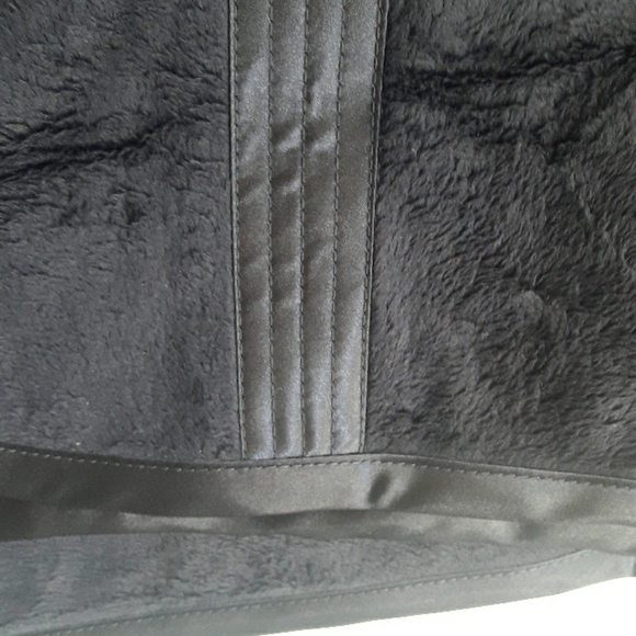 Throw - Picture 2 of 4